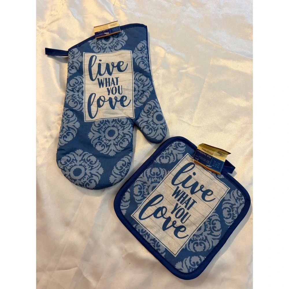 Home Collection Blue Damask Live What You Love Oven Mitt and 2pk Pot Holders Set